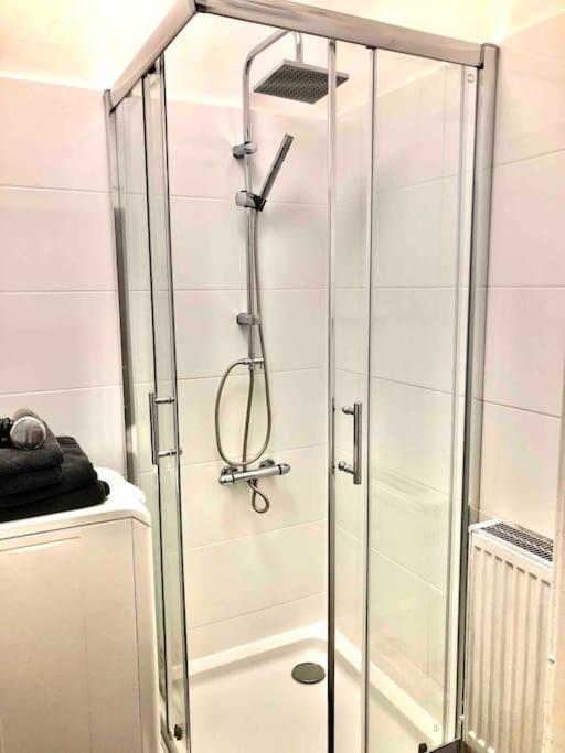 Schoenes City-Apartment Im Zentrum Mit Balkon Hof  Bagian luar foto
