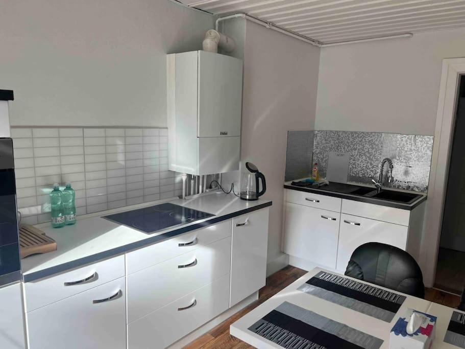 Schoenes City-Apartment Im Zentrum Mit Balkon Hof  Bagian luar foto