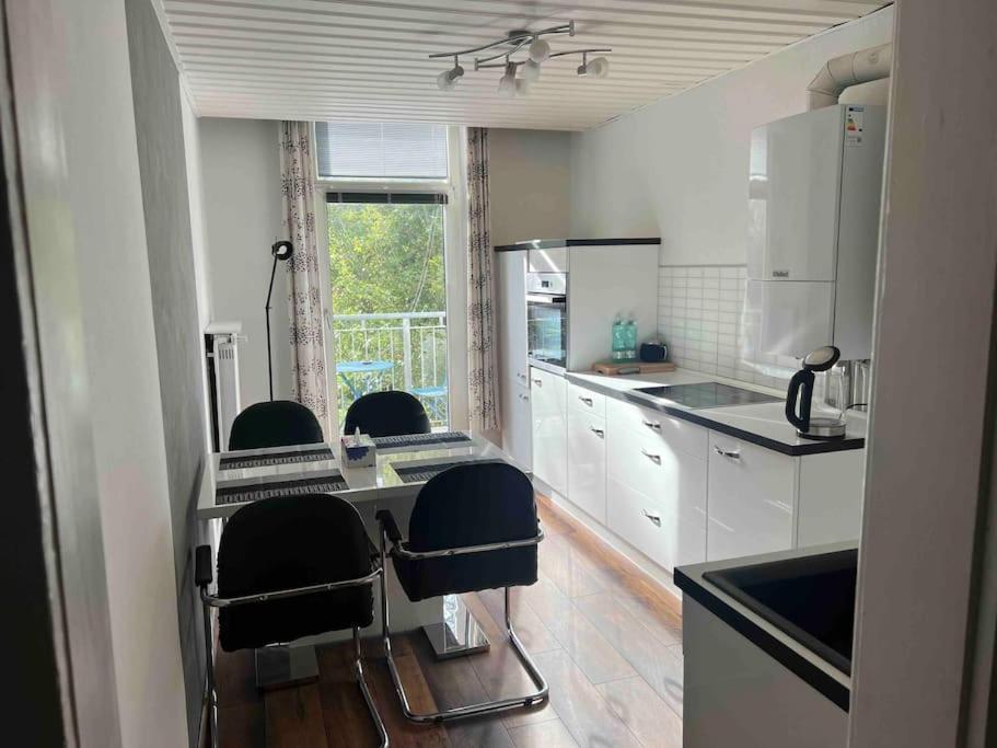 Schoenes City-Apartment Im Zentrum Mit Balkon Hof  Bagian luar foto